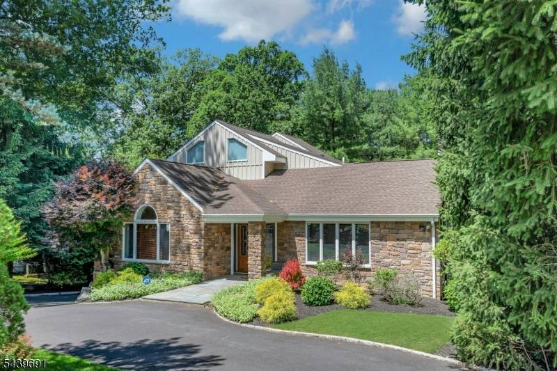 27 Hamilton Dr West, North Caldwell Boro, NJ 07006