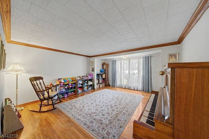 131 18Th Ave, Elmwood Park Boro, NJ 07407