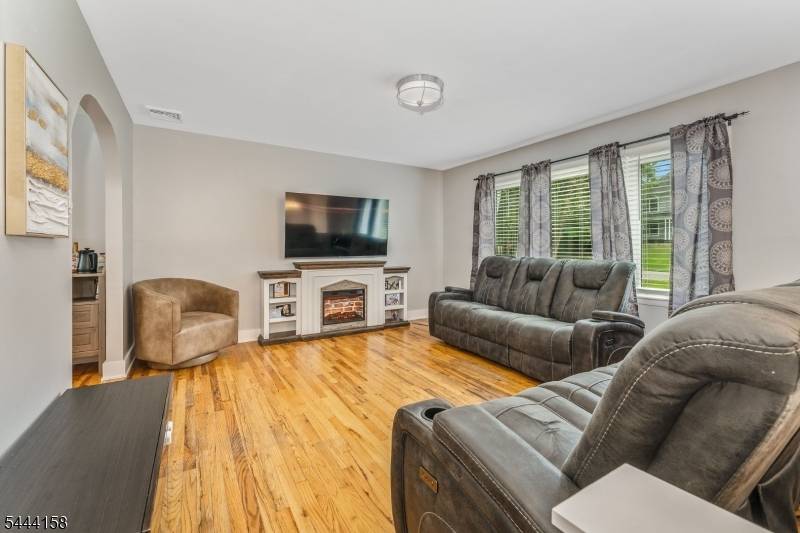 2 Vivian Plz, Andover Twp., NJ 07860