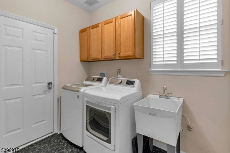 1 Captains Woods Rd, Readington Twp., NJ 08889