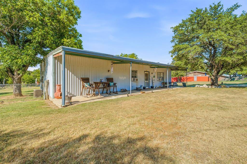 609 E Labadie Avenue, De Leon, TX 76444