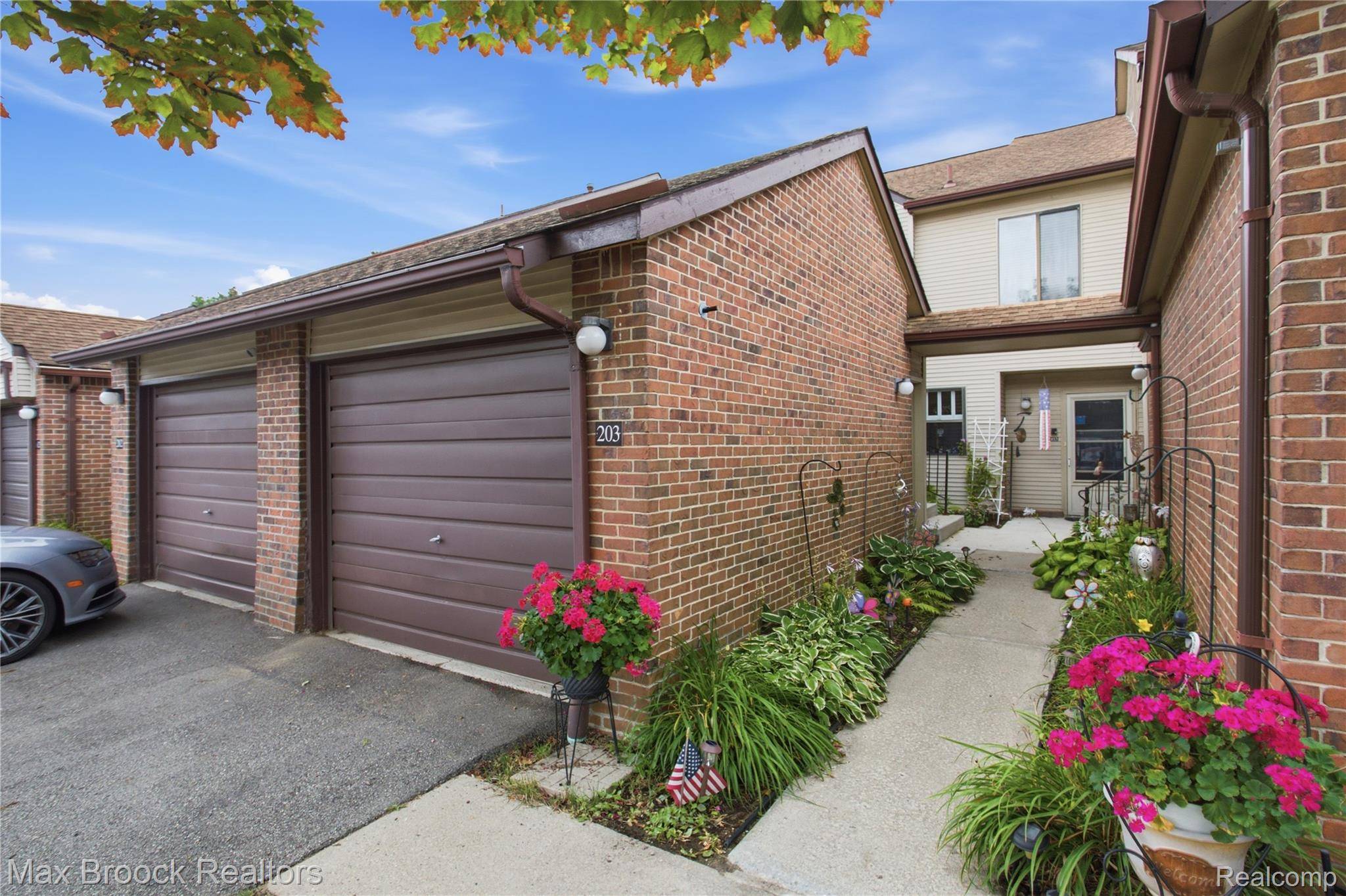 6580 Ridgefield CIR #203, West Bloomfield Charter Township, MI 48322