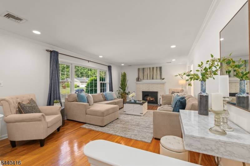 42 Sherwood Dr, New Providence Boro, NJ 07974