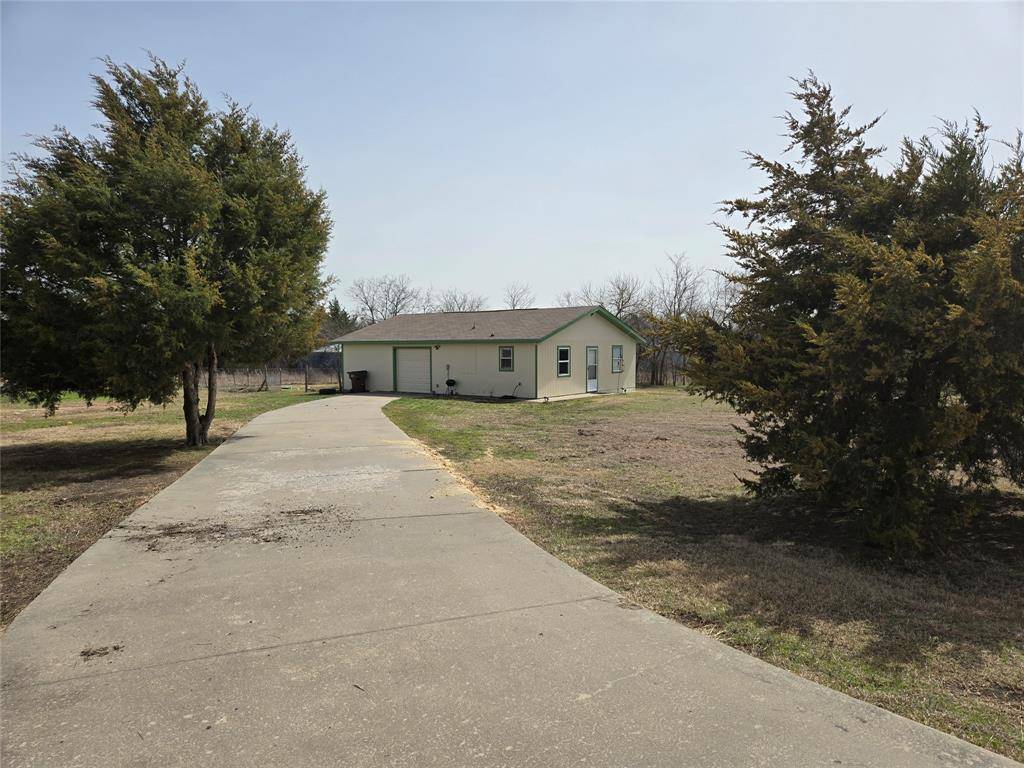 1001 N Atkins Drive, Celeste, TX 75423