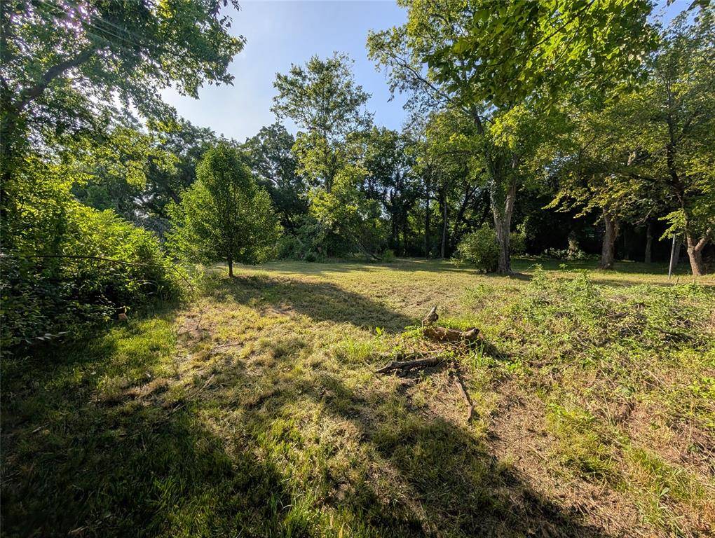 910 N Houston Avenue, Denison, TX 75021