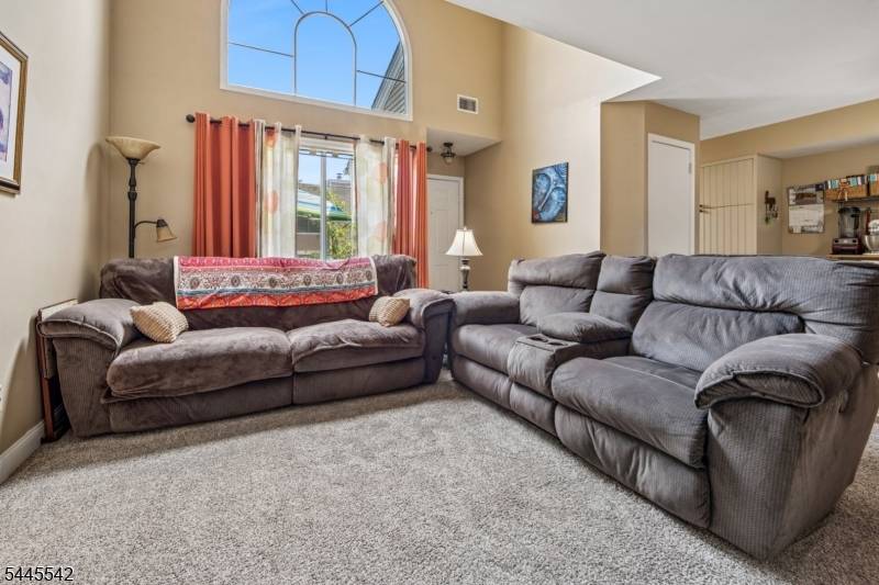 92 Ashley Ct, Bedminster Twp., NJ 07921