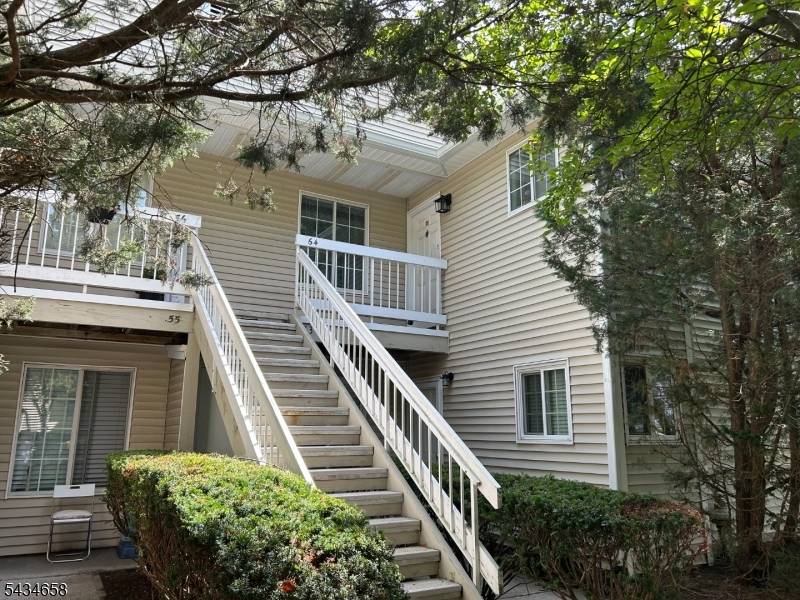 64 Sage Court, Bedminster Twp., NJ 07921