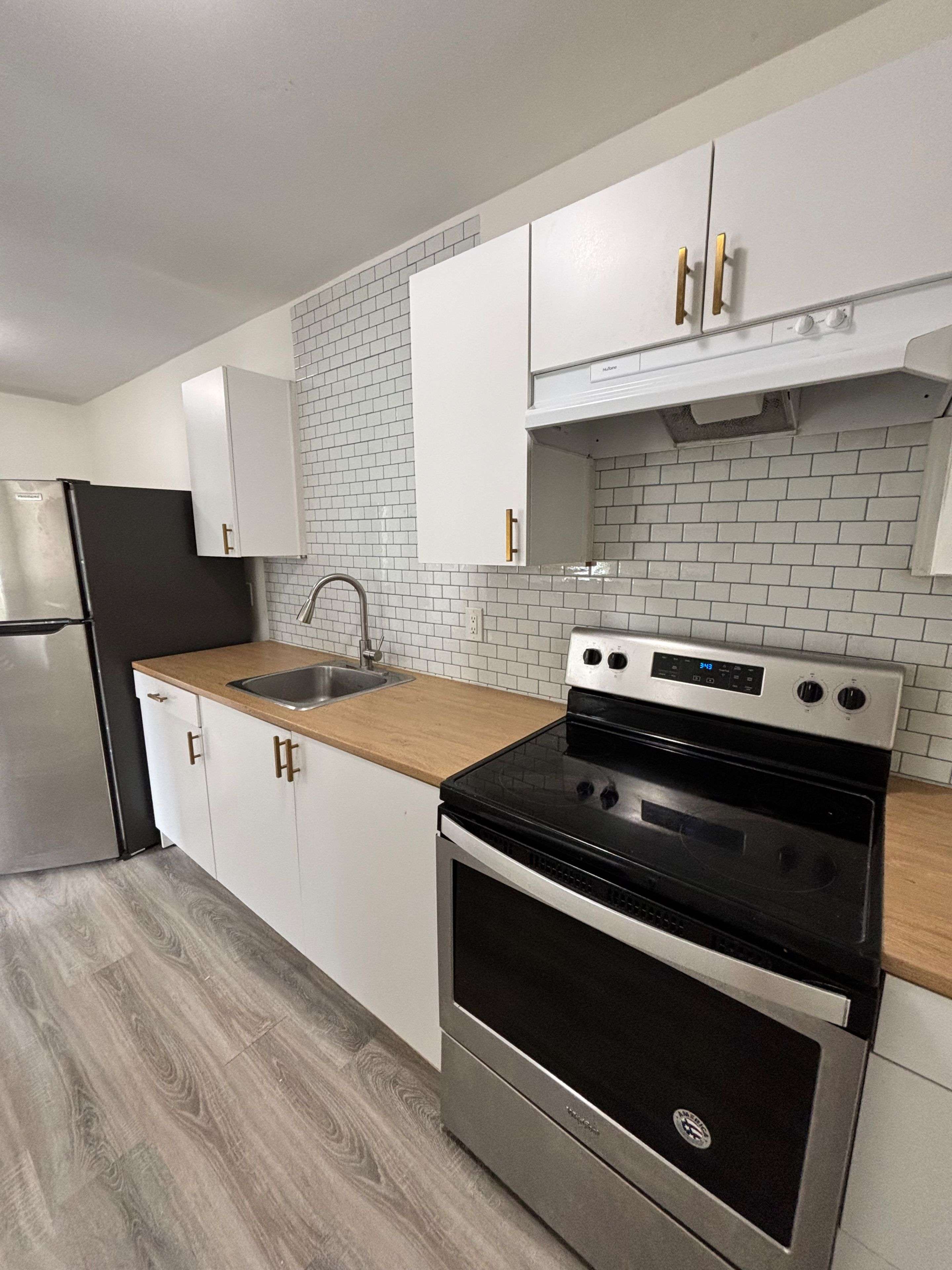 46 Tiffin ST, Barrie, ON L4N 2M7