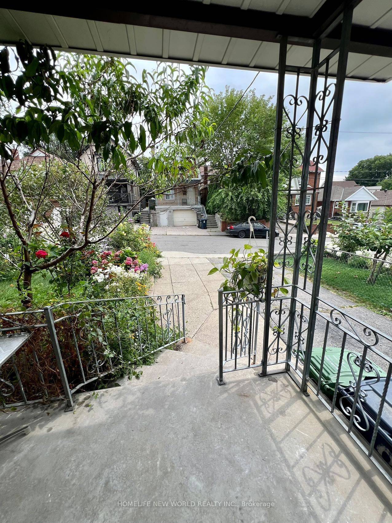 354 Kane AVE #Main, Toronto W03, ON M6M 3P4