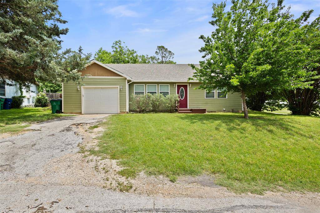 107 S Flower Lane, Chico, TX 76431