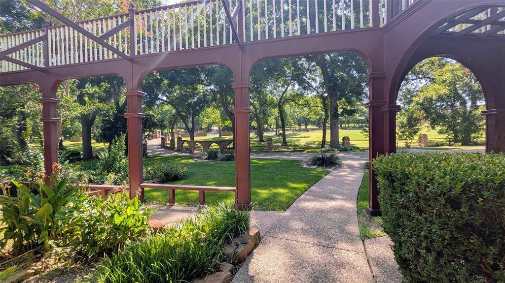 1431 S Houston School Road, Lancaster, TX 75146