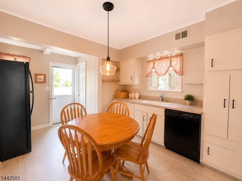 810 Colfax Ave, Pompton Lakes Boro, NJ 07442