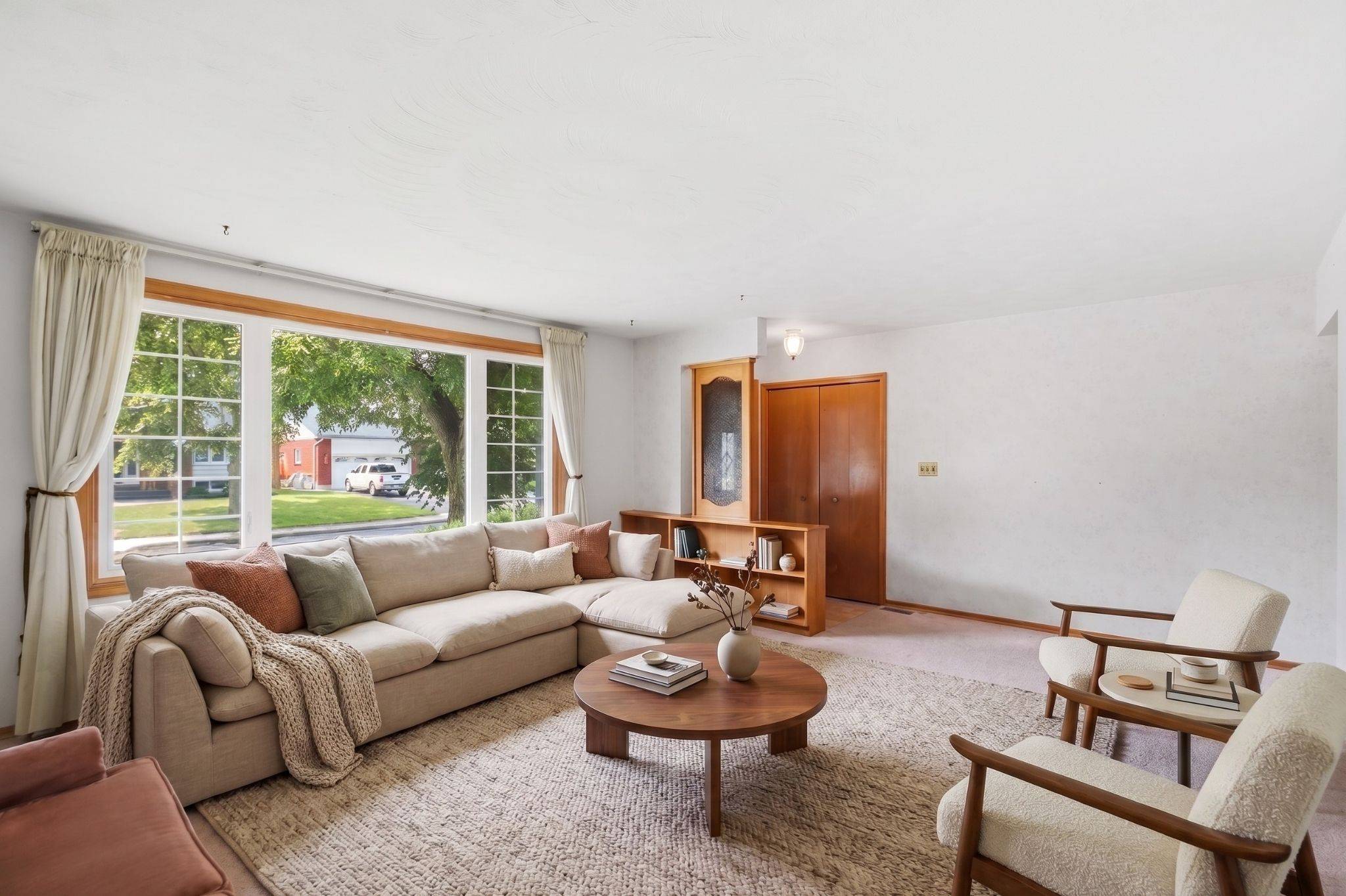 6 Caprice CT, Hamilton, ON L9C 2N5