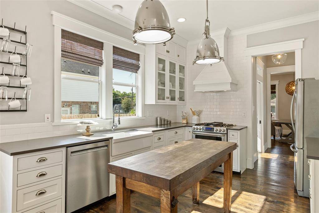 1109 E Oakdale Road, Irving, TX 75060