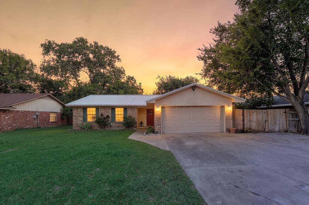 802 N Spears Street, Alvarado, TX 76009