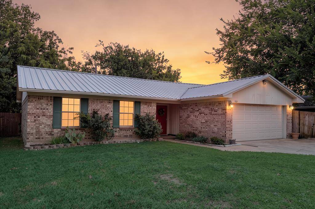 802 N Spears Street, Alvarado, TX 76009