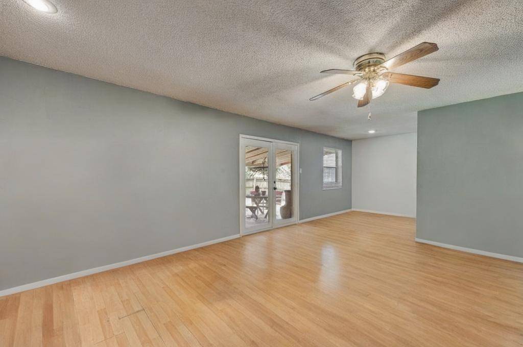 802 N Spears Street, Alvarado, TX 76009