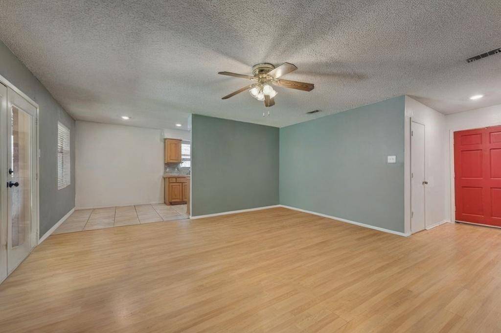 802 N Spears Street, Alvarado, TX 76009