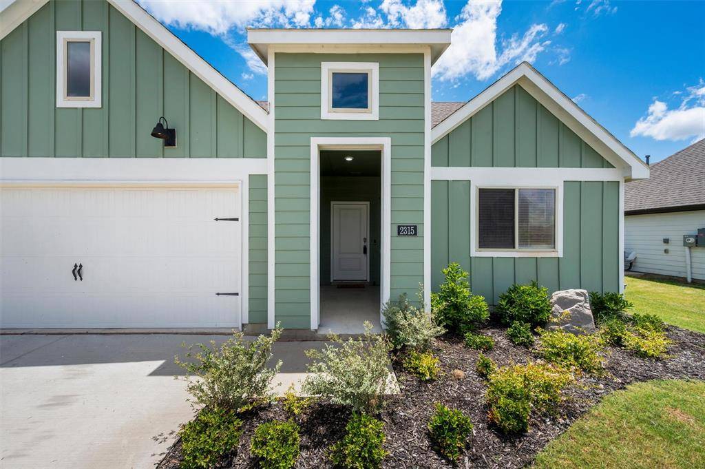 2315 Hydrangea Drive, Pilot Point, TX 76258