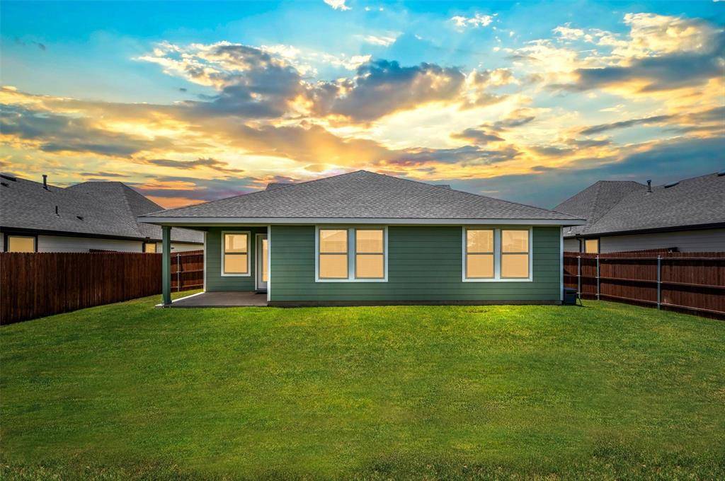 2315 Hydrangea Drive, Pilot Point, TX 76258
