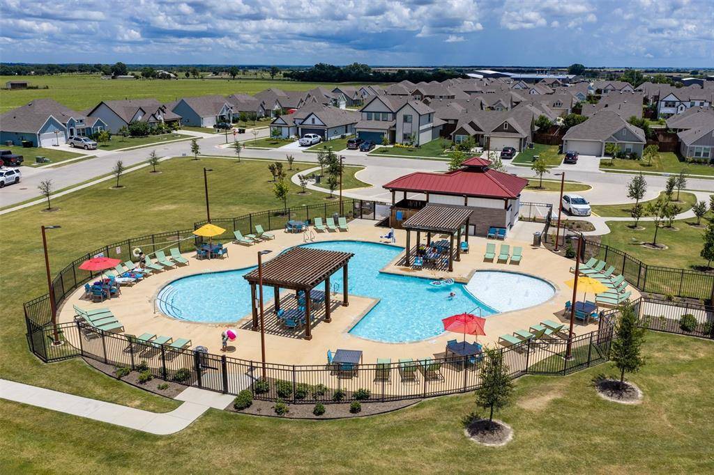2315 Hydrangea Drive, Pilot Point, TX 76258
