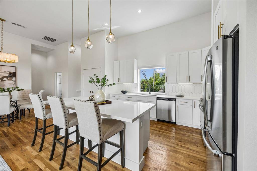 2611 Hondo Avenue #102, Dallas, TX 75219