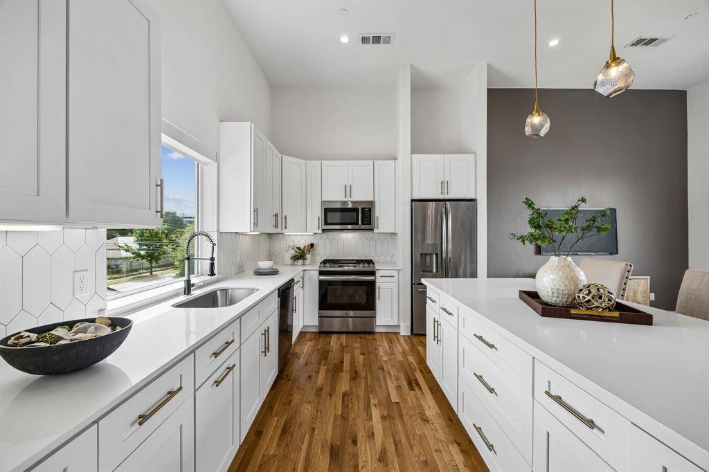 2611 Hondo Avenue #102, Dallas, TX 75219