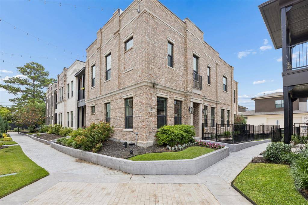 302 Nursery Lane #104, Fort Worth, TX 76114