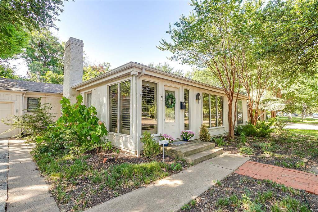 6305 Locke Avenue, Fort Worth, TX 76116