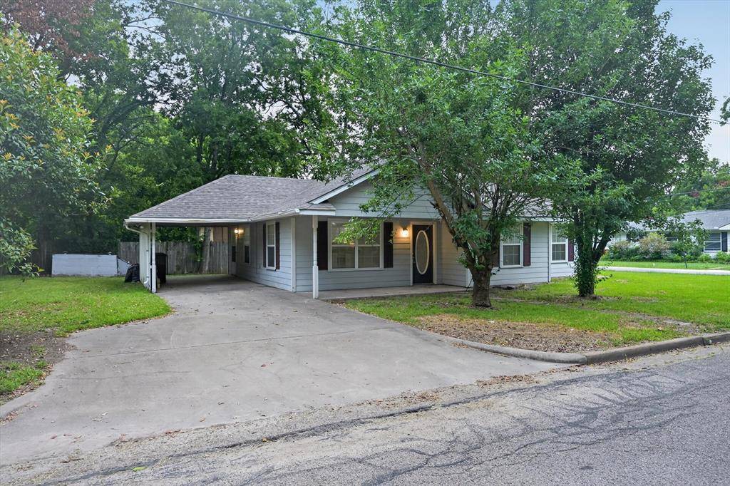 1002 Pine Street, Bonham, TX 75418
