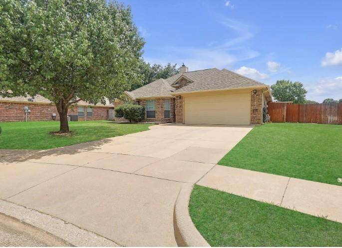 521 Acorn Court, Saginaw, TX 76179