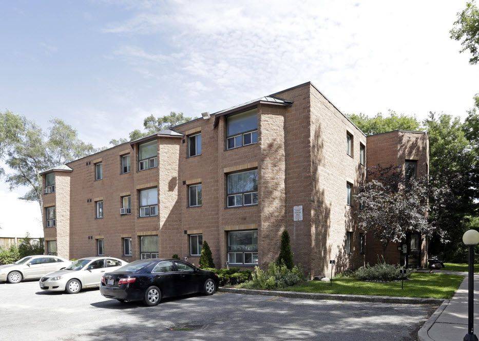 56 Donald ST, Barrie, ON L4N 1E3