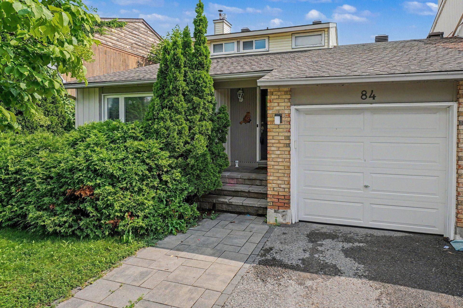 84 Sherway DR, Barrhaven, ON K2J 1N8