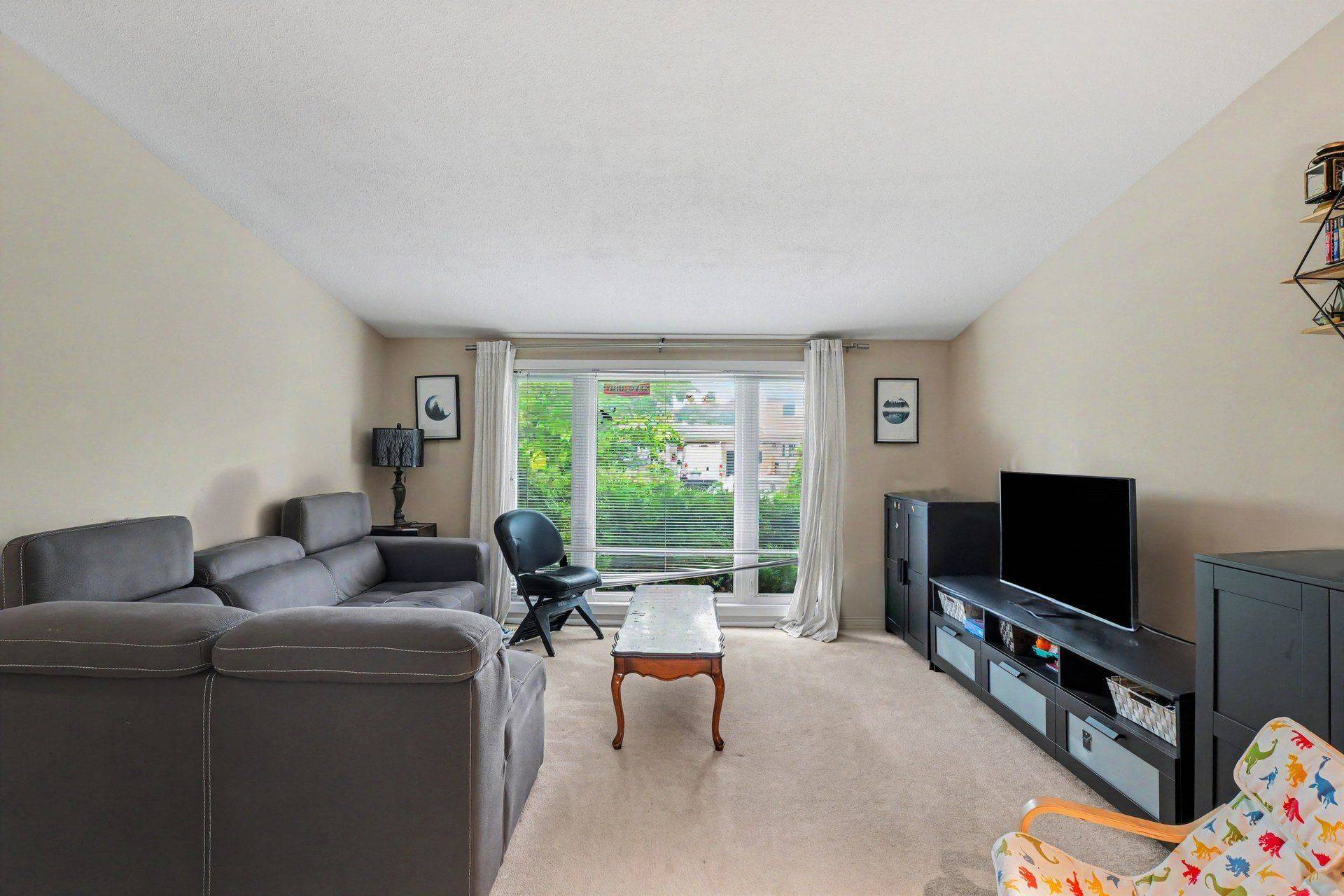 84 Sherway DR, Barrhaven, ON K2J 1N8