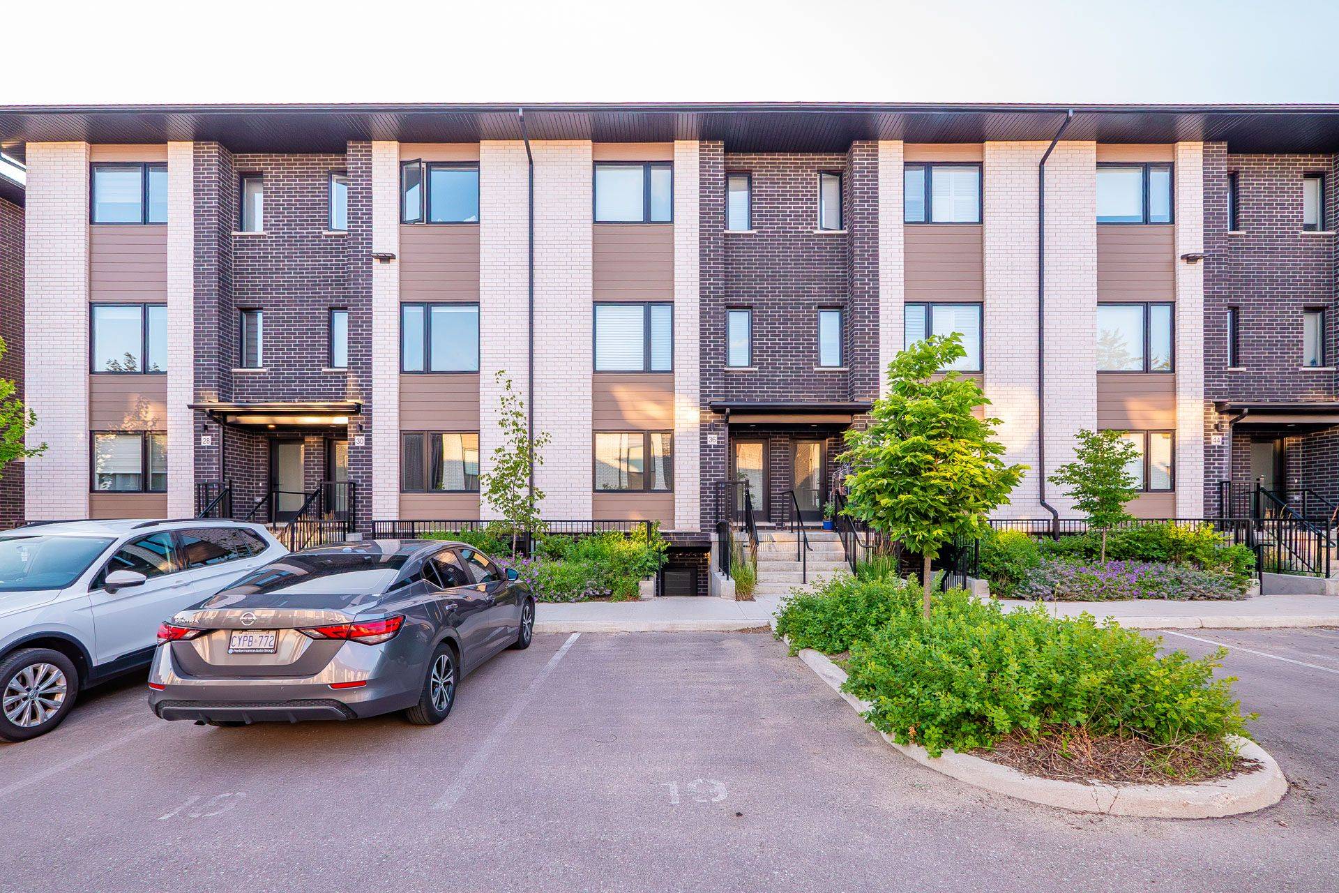 34 Lily LN, Guelph, ON N1L 0R2