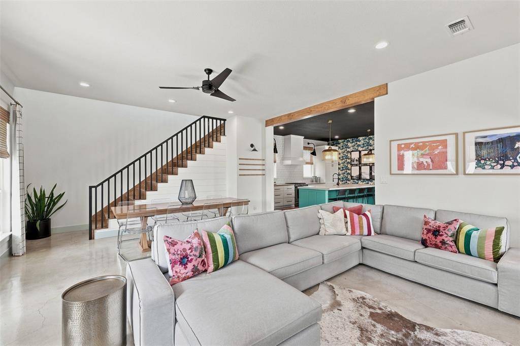 1000 Cool Ranch Lane, Millsap, TX 76066