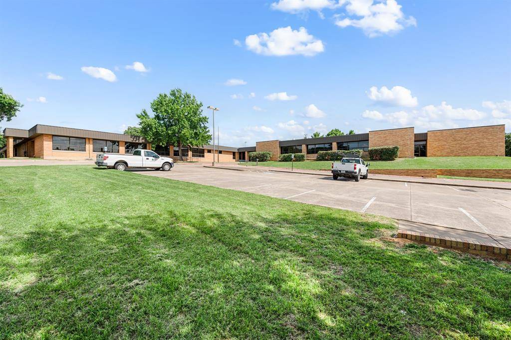 1101 N Carroll Avenue, Southlake, TX 76092