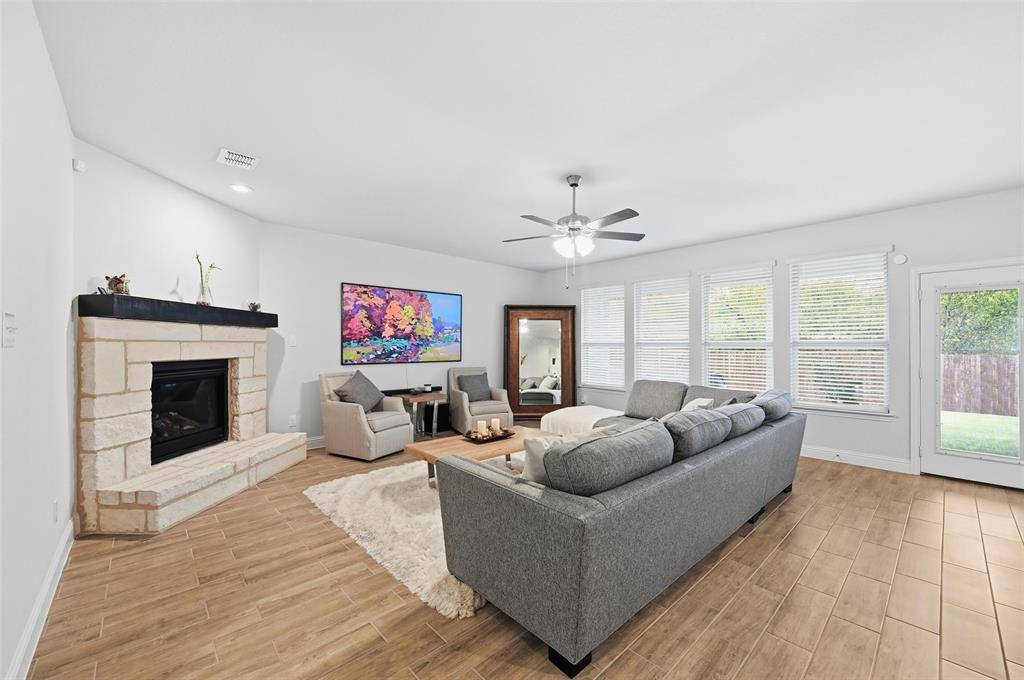 813 Comal Drive, Mansfield, TX 76063