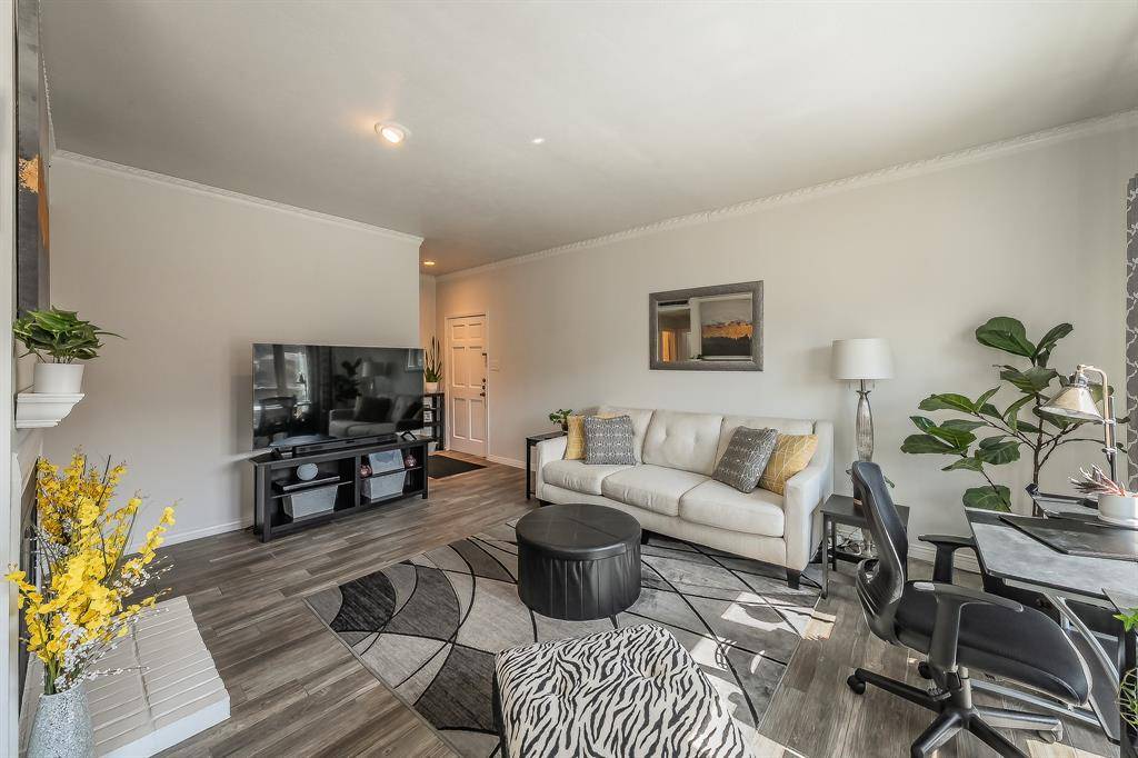 4415 Bellaire Drive S #203S, Fort Worth, TX 76109