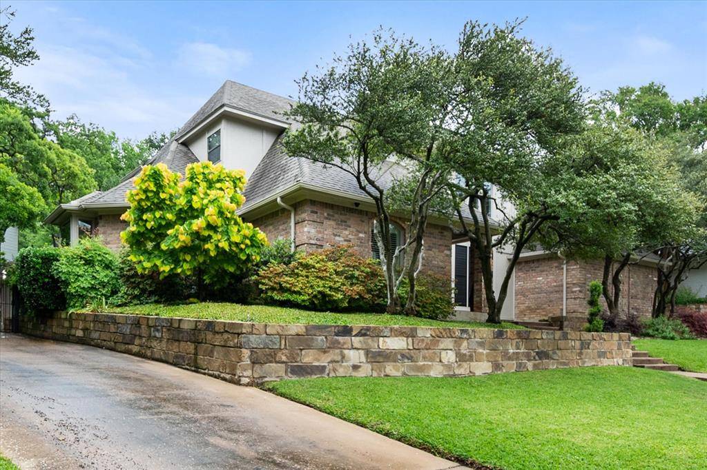 907 Loch Lomond Drive, Arlington, TX 76012