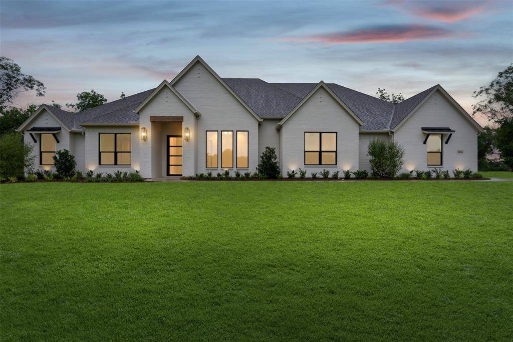 1130 E Landings N, Granbury, TX 76049