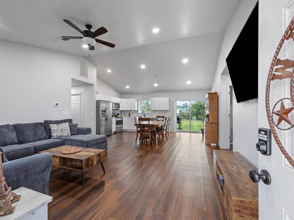 106 Edith Street, Bowie, TX 76230