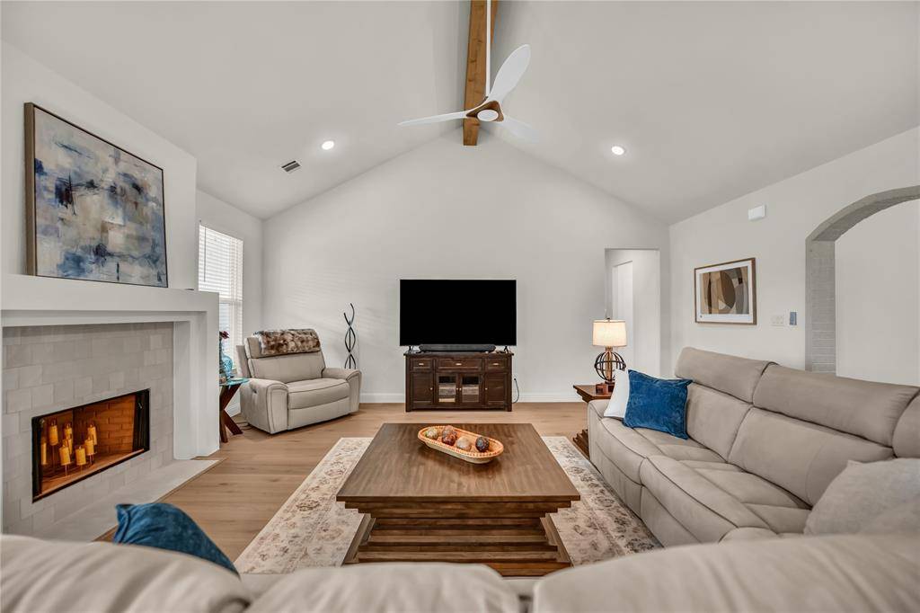 105 W Furlong, Willow Park, TX 76087
