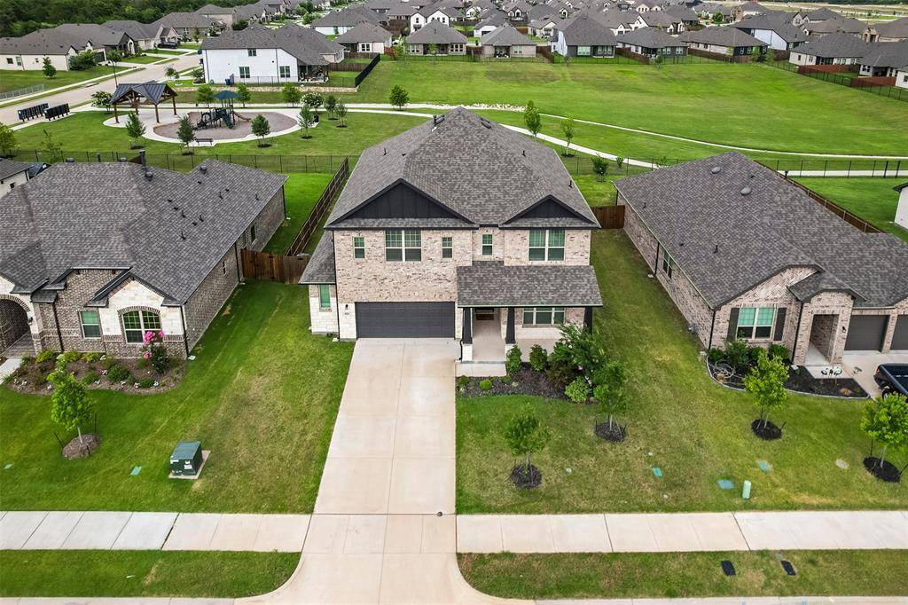 424 Burrow Drive, Waxahachie, TX 75167