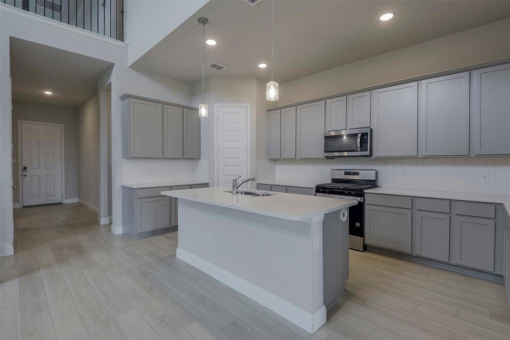 424 Burrow Drive, Waxahachie, TX 75167