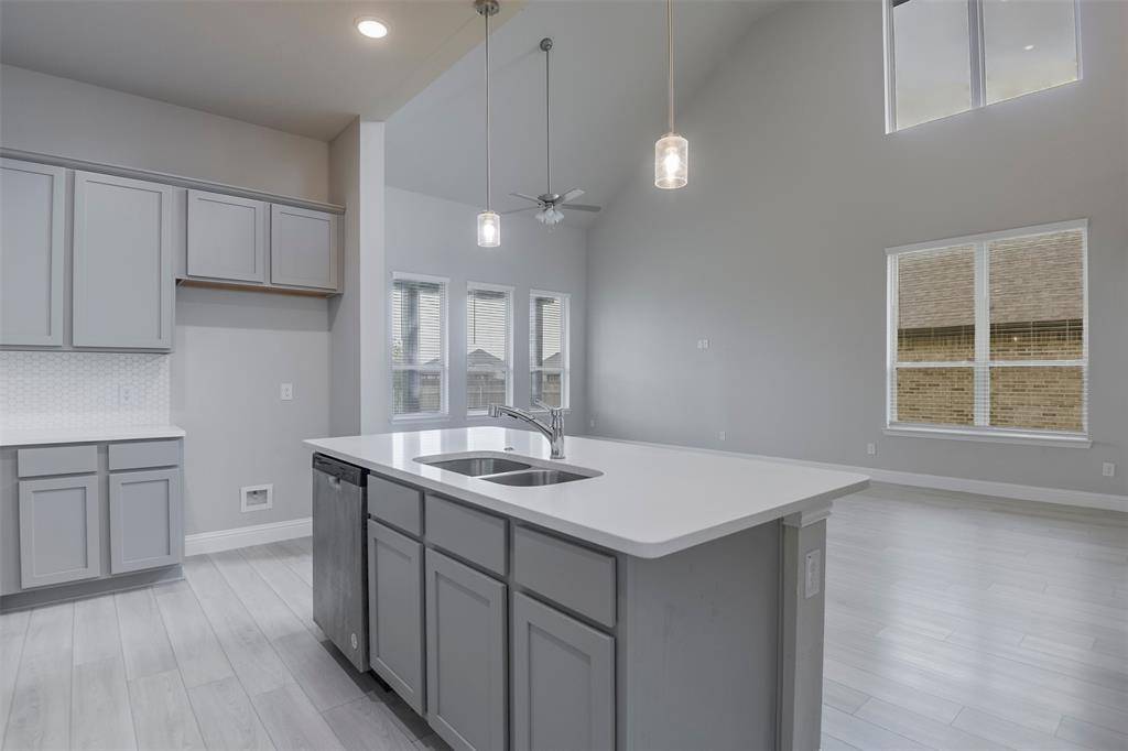 424 Burrow Drive, Waxahachie, TX 75167