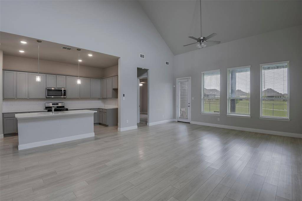 424 Burrow Drive, Waxahachie, TX 75167
