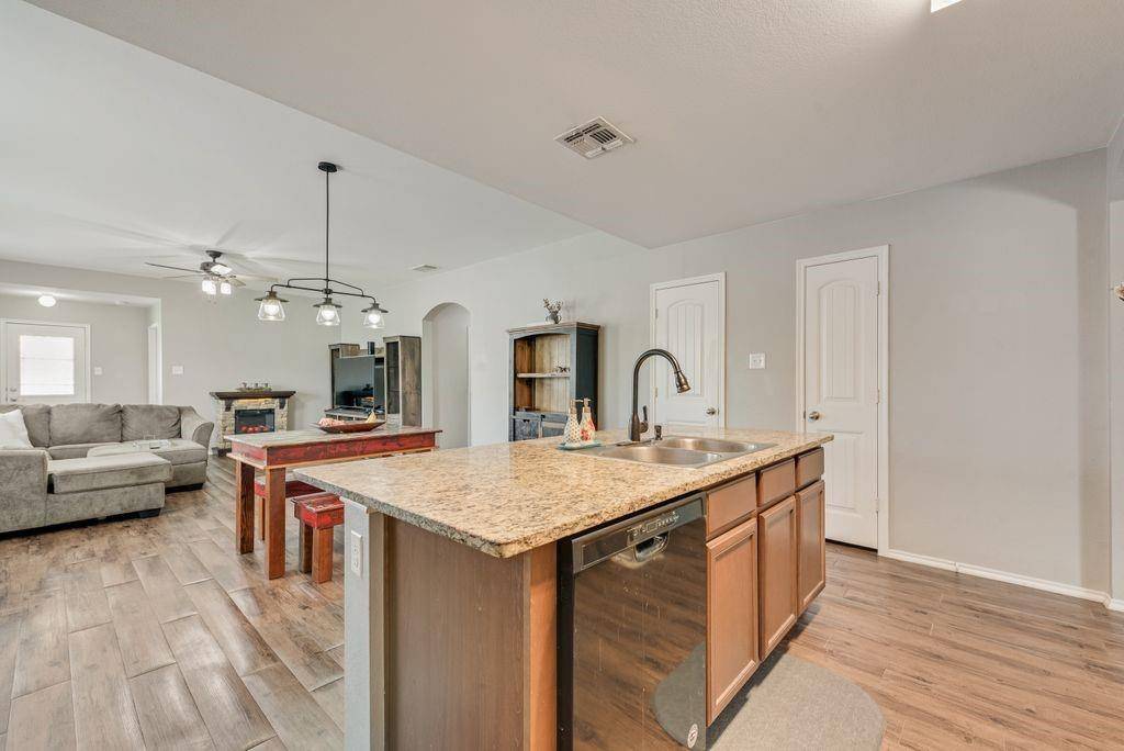 1204 Savannah Ridge Drive, Princeton, TX 75407