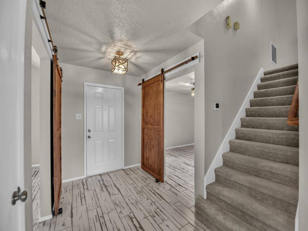 617 Oak View Court, Azle, TX 76020