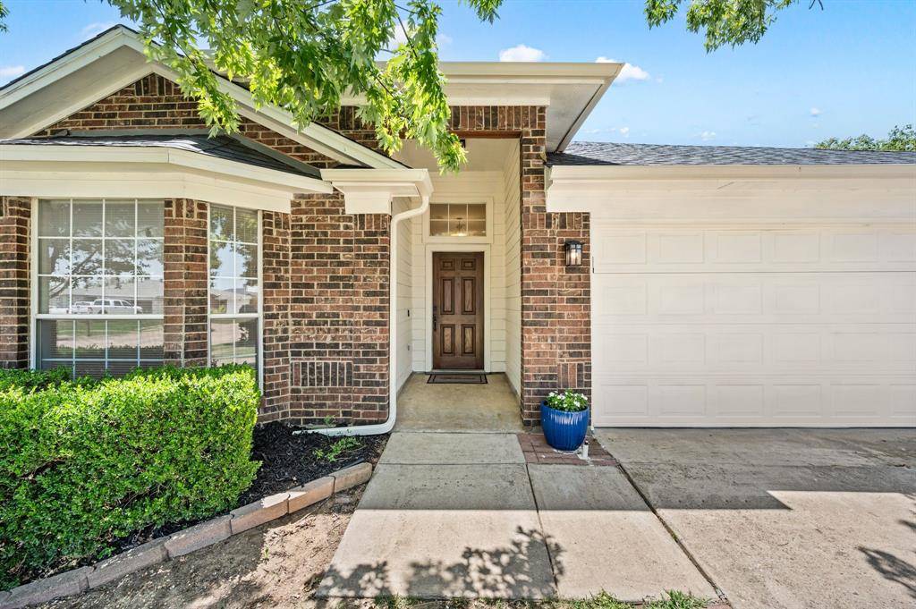 1137 Union Drive, Saginaw, TX 76131